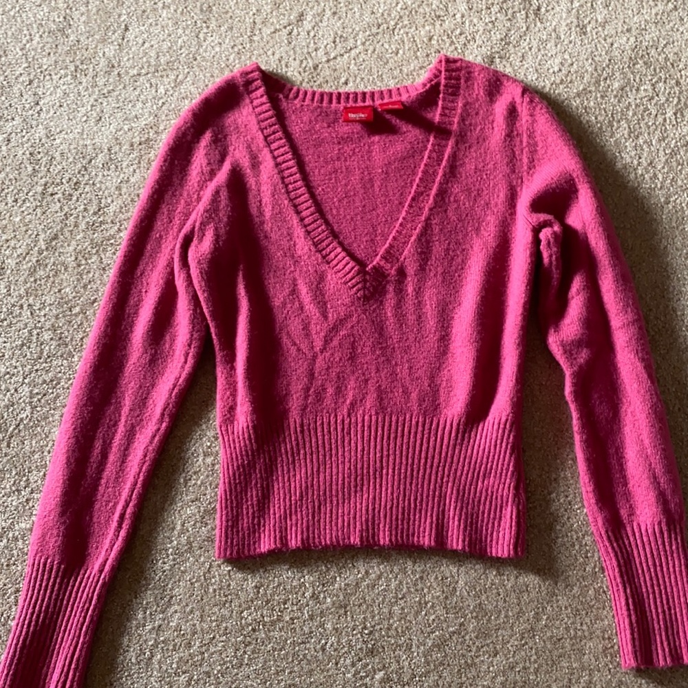 90’s Pink V-Neck Sweater